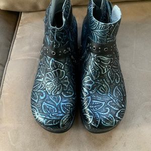 Alegria Zoe zip-up leather ankle BOOT Black & blue floral. Sz 39